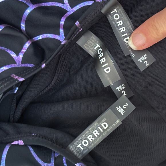 Torrid 2X Mermaid Scale Swim Set: Short Sleeve Top, Sleeveless Top, Bike Short - Picture 11 of 13